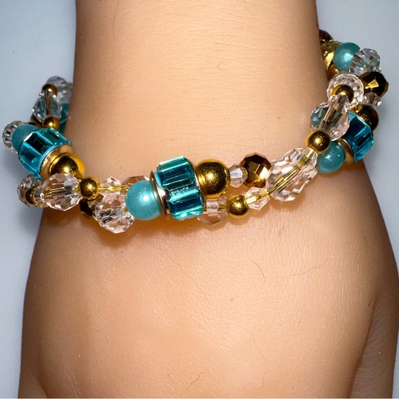 Ice Blue Crystal &  Pearl Twisted Beaded Bracelet - Picture 1 of 6
